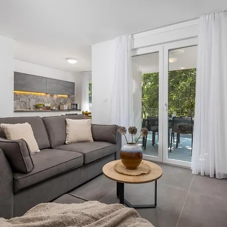 Homes Oštro 4* 克拉列维察