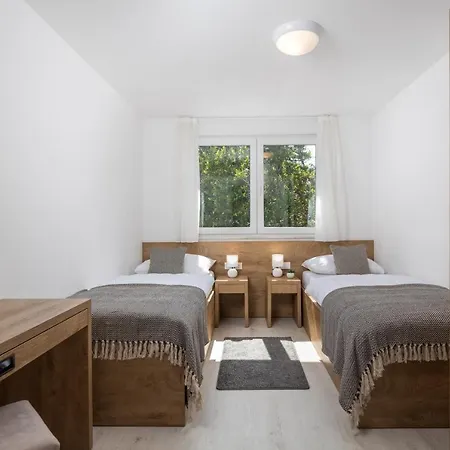 Homes Oštro 克拉列维察