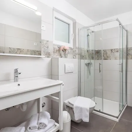 Homes Ostro 4*
