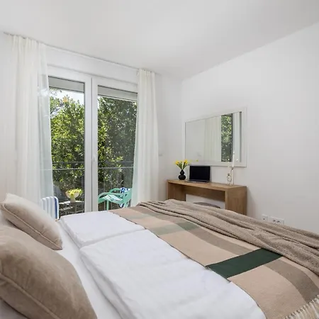 Homes Ostro